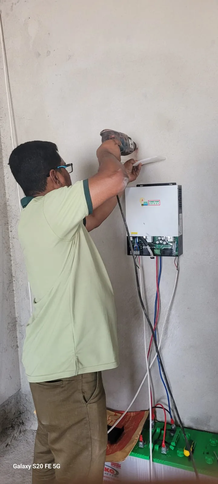 Solar inverter and HAMKO battery bank installation